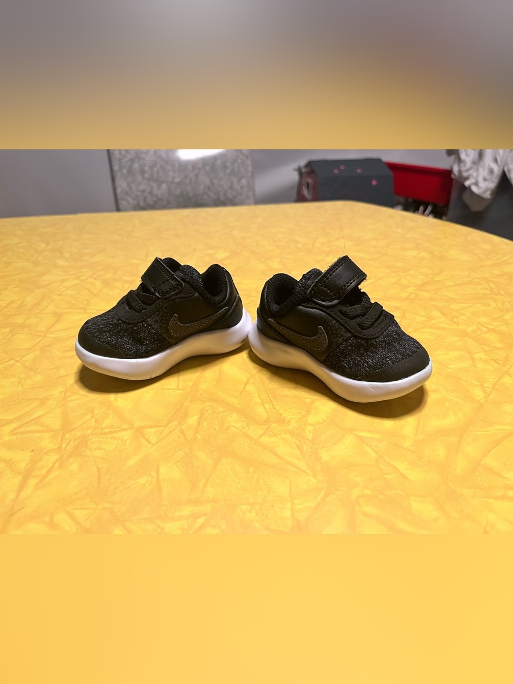 NWOT Nike Newborn Velcro Sneakers - Picture 3 of 8